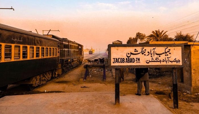 لاڑکانہ تا جیکب آباد ریلوے لائن کی بندش کے سنگین اثرات