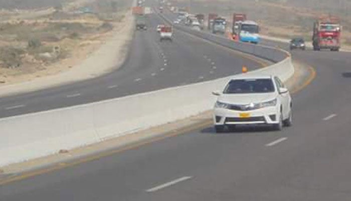 کراچی شہر میں گاڑی چلانے والا ڈرائیور مسافر نہیں ہوگا؟