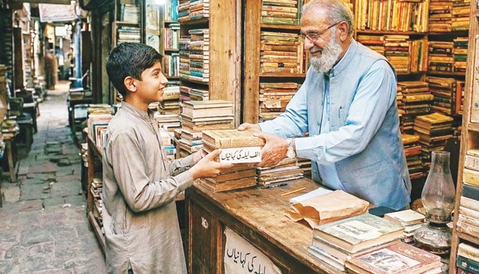 ڈائجسٹ: کاغذ کا نشہ