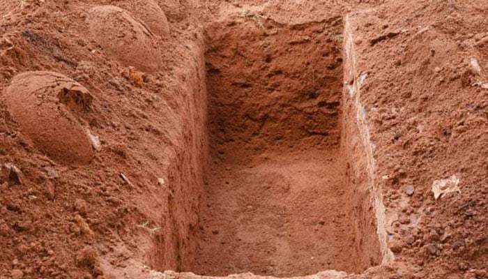 بوسیدہ ہوجانے والی قبر میں نئی میّت کی تدفین
