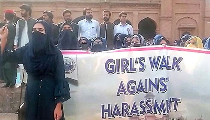 سوال کئی جواب ندارد