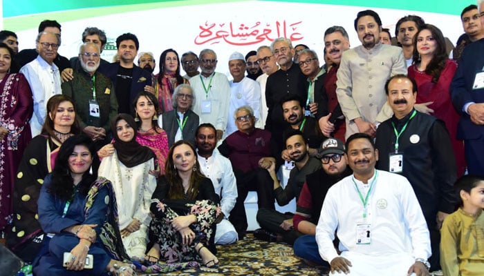 یہ دوستانہ فضائیں، یہ شعر کا جادو