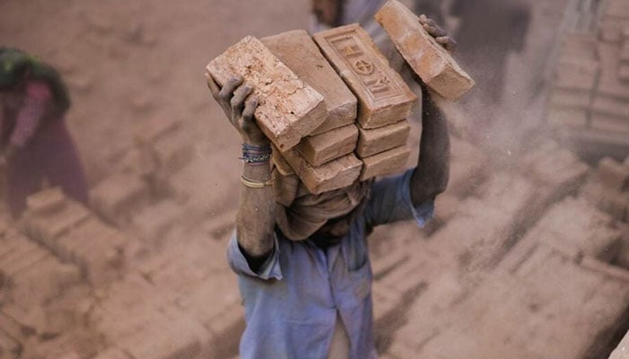 مزدوروں، جدوجہد جاری رکھو