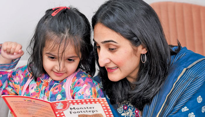 جنوں کے شیلف میں ہے، عشق کی کتاب میں ماں...