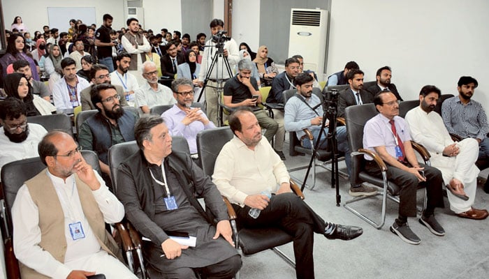 نظام بدلنا ہوگا: انتخابات چراکر حکم رانی کرنے سے ملک آگے نہیں جائے گا