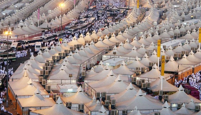 فریضہ حج کی ادائیگی: عشق حقیقی کا روح پرور منظر