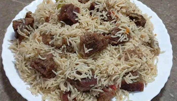 ضیافتِ عیدِ قرباں: ذائقے دار روایتی پکوانوں سے دستر خوان کی رونق بڑھائیں