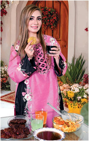 جذبہ و شوق ہم آہنگی احباب لیے... عید آئی ہے، محبت کا نیا باب لیے