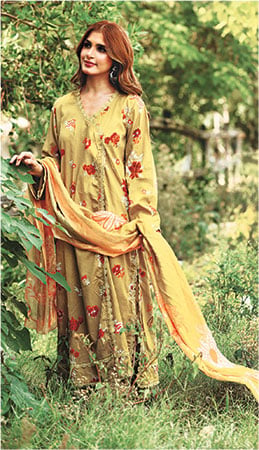کچھ قوسِ قزح سے رنگت لی، کچھ نور چرایا تاروں سے ...