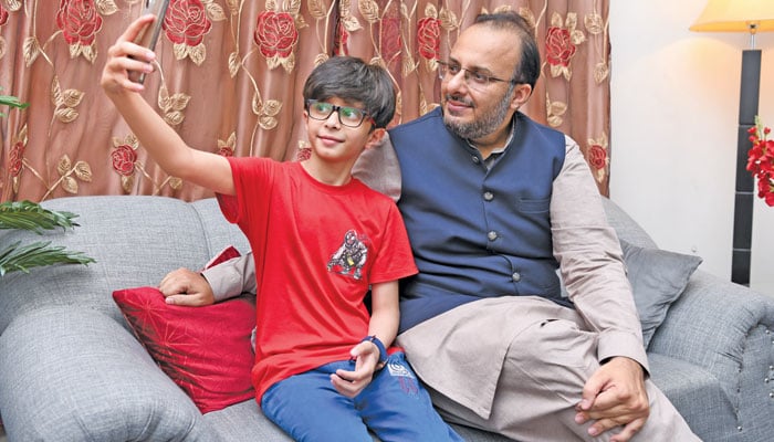 باپ سے شدید محبت و عقیدت ہی تخلیقی قوت کا محور و مرکز، میری شاعری کا طرہ امتیاز ہے