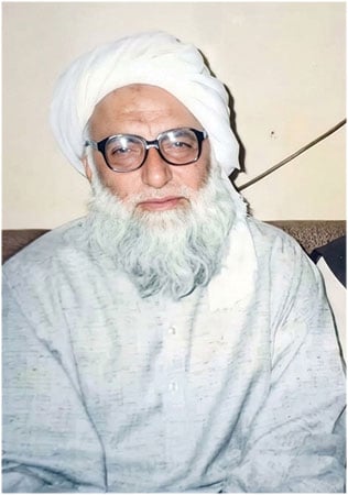 وہ پیڑ جس کی چھاؤں میں، کٹی تھی عُمر گاؤں میں…