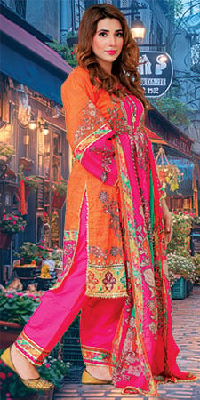تبسم عطر جیسا ہے، ہنسی برسات جیسی ہے ...