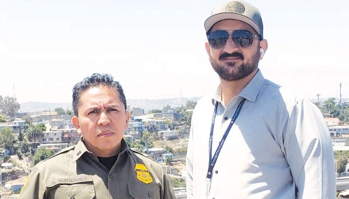 نمائندہ جنگ، سینئر بارڈر پیٹرول ایجنٹ کے ساتھ