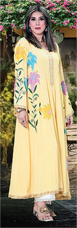 تو آئے تو گلشن کا حسیں چہرہ نکھر جائے ...
