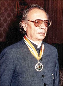 تمغۂ امتیاز وصول کرنے کے بعد