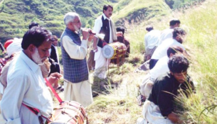 حشر: ہزارہ ڈویژن کی دَم توڑتی حسین روایت