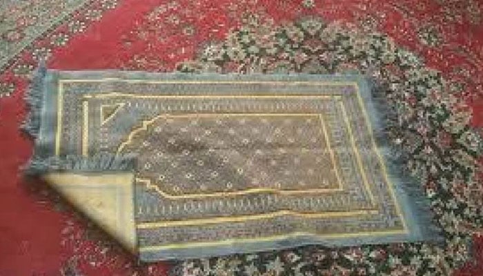 بڑے پیشاب کی تھیلی لگی ہونے کی صورت میں نماز کے لیے مسجد جانے اور عمرے کا حکم