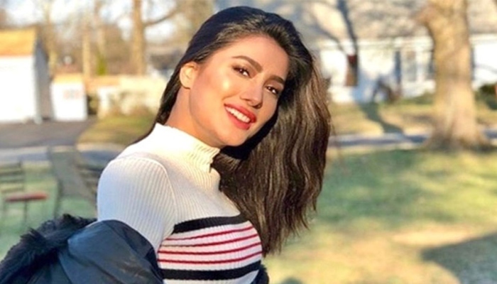 Mehwish Hayat stuns fans by singing Sinatra’s Fly Me to the Moon.