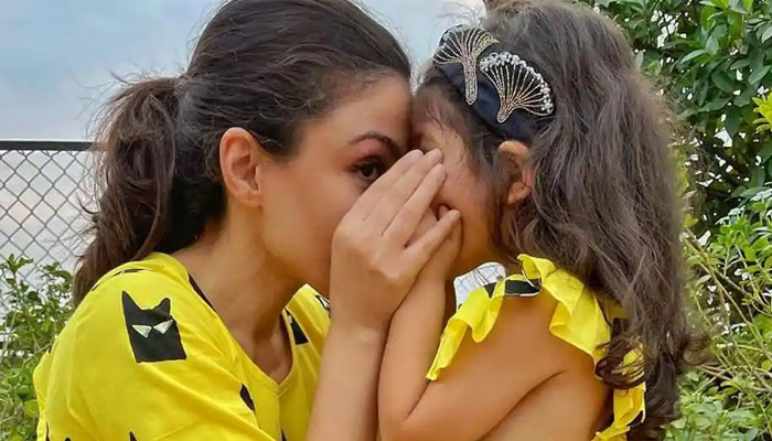 Soha Ali Khan shares an adorable picture with daughter Inaaya: 'Bat Girls!'