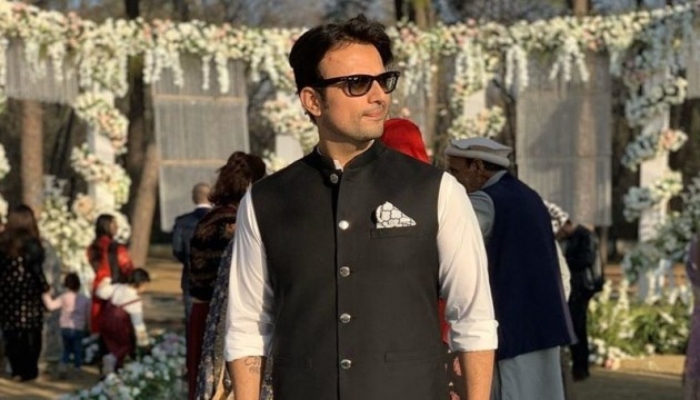 Usman Mukhtar urges fans to follow SOPs in this wedding season