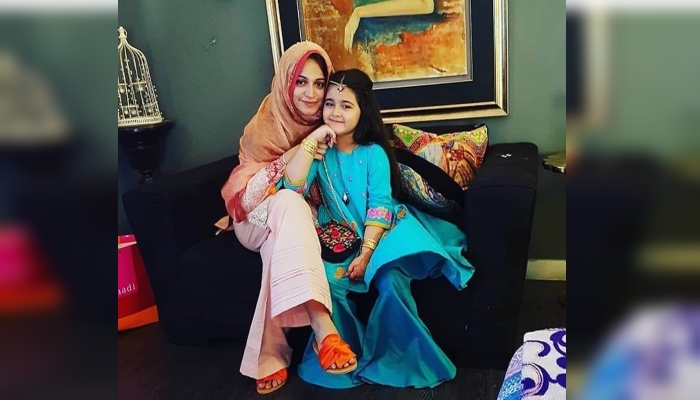 Noor Bukhari hits back at the criticism for Christmas decorations