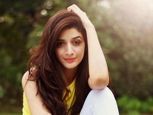 Mawra Hocane excited to show her gavel engraved with 'TILS Class of 2018'