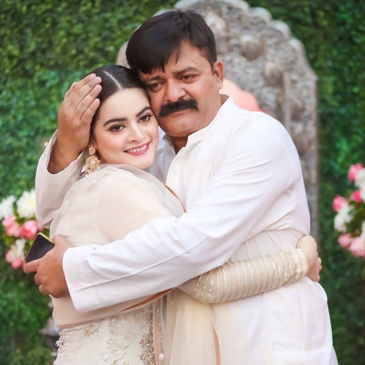 Minal Khan appeals fans to pray for her father