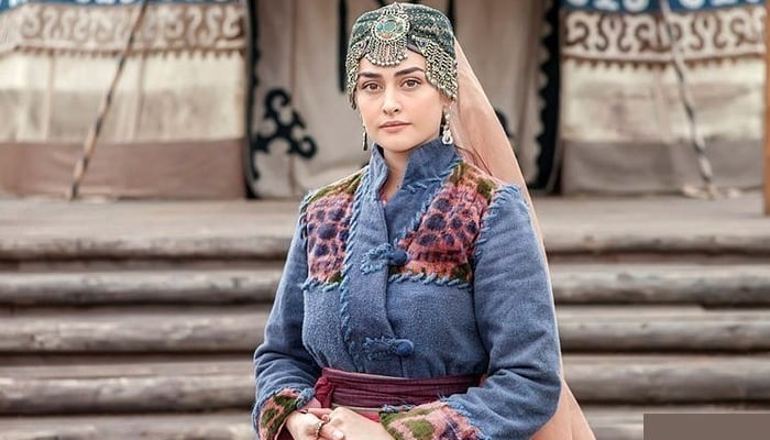 'Ertugrul' star Esra Bilgic amazes fans with her melodious voice