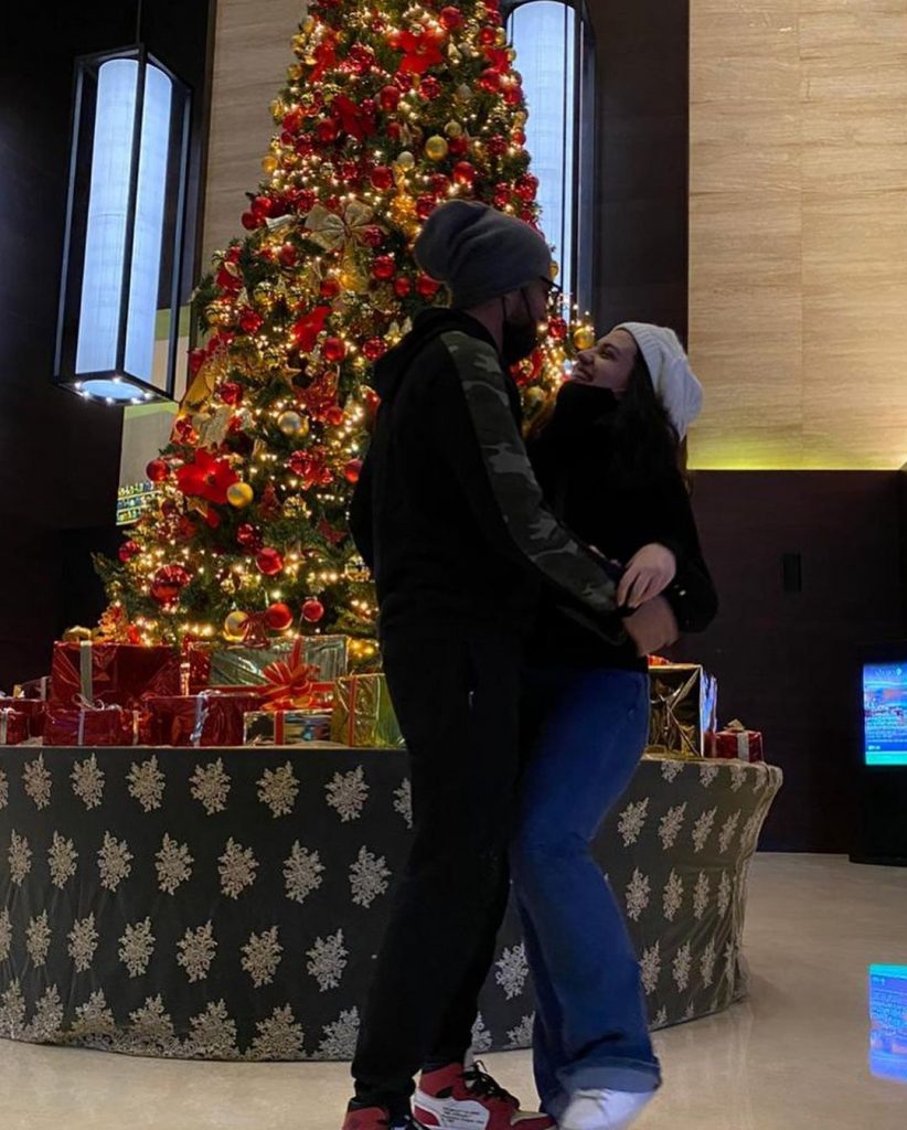 Netizens slams Zara Noor Abbas and Asad Siddiqui for throwing huge Christmas celebrations