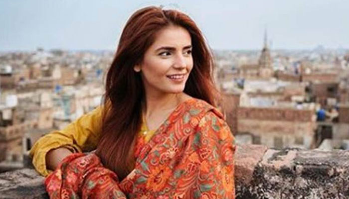 Momina Mustehsan room service orders will make you crave for Naan: See Photo