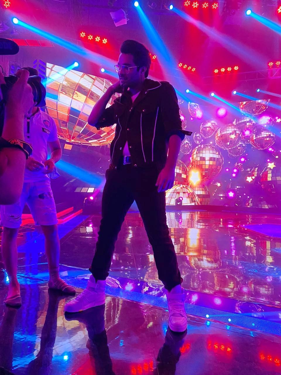 Asim Azhar eliminated from music show, the singer is too young to endorse nicotine