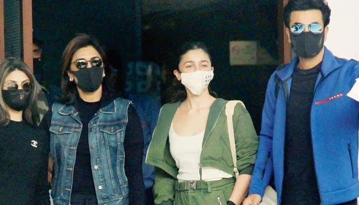 Ranbir Kapoor, Alia Bhatt share family photo as Ranthambore trip comes to an end