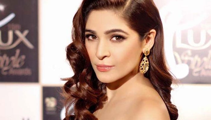 Ayesha Omer supports women empowerment as she wears new local brand on LSA red carpet