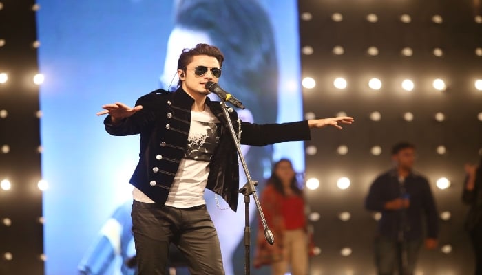 Ali Zafar calls rappers for a lifetime opportunity, announces a rap battle