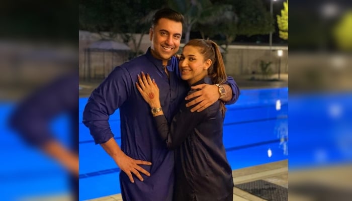 Sana Fakhar receives abusive criticism for kissing her husband in latest picture