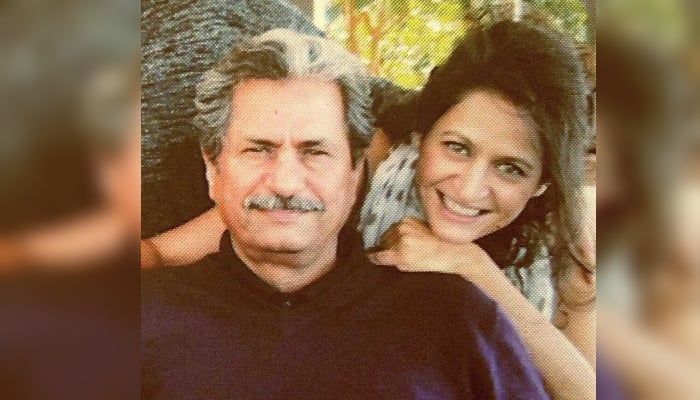 TV actress Tara Mehmood reveals she is the daughter of Federal Minister Shafqat Mehmood