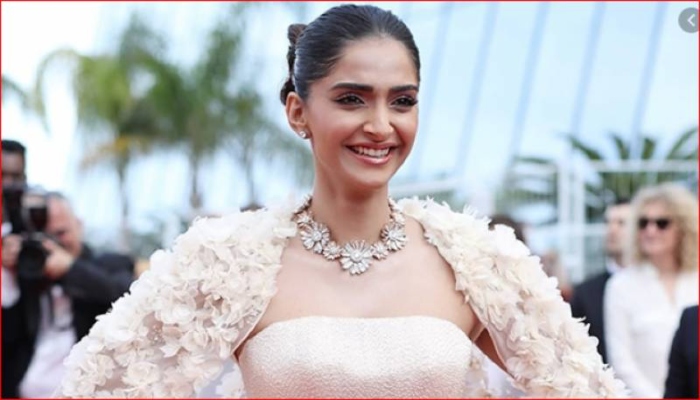 Sonam Kapoor shares her breakfast smoothie recipe from sets of film ‘Blind’