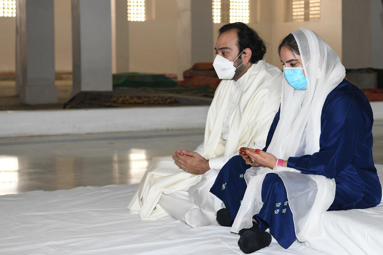 Bakhtawar Bhutto-Zardari drives husband Mahmood Choudhry to Garhi Khuda Baksh