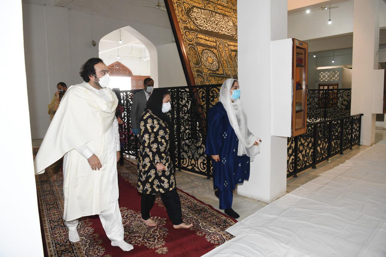Bakhtawar Bhutto-Zardari drives husband Mahmood Choudhry to Garhi Khuda Baksh