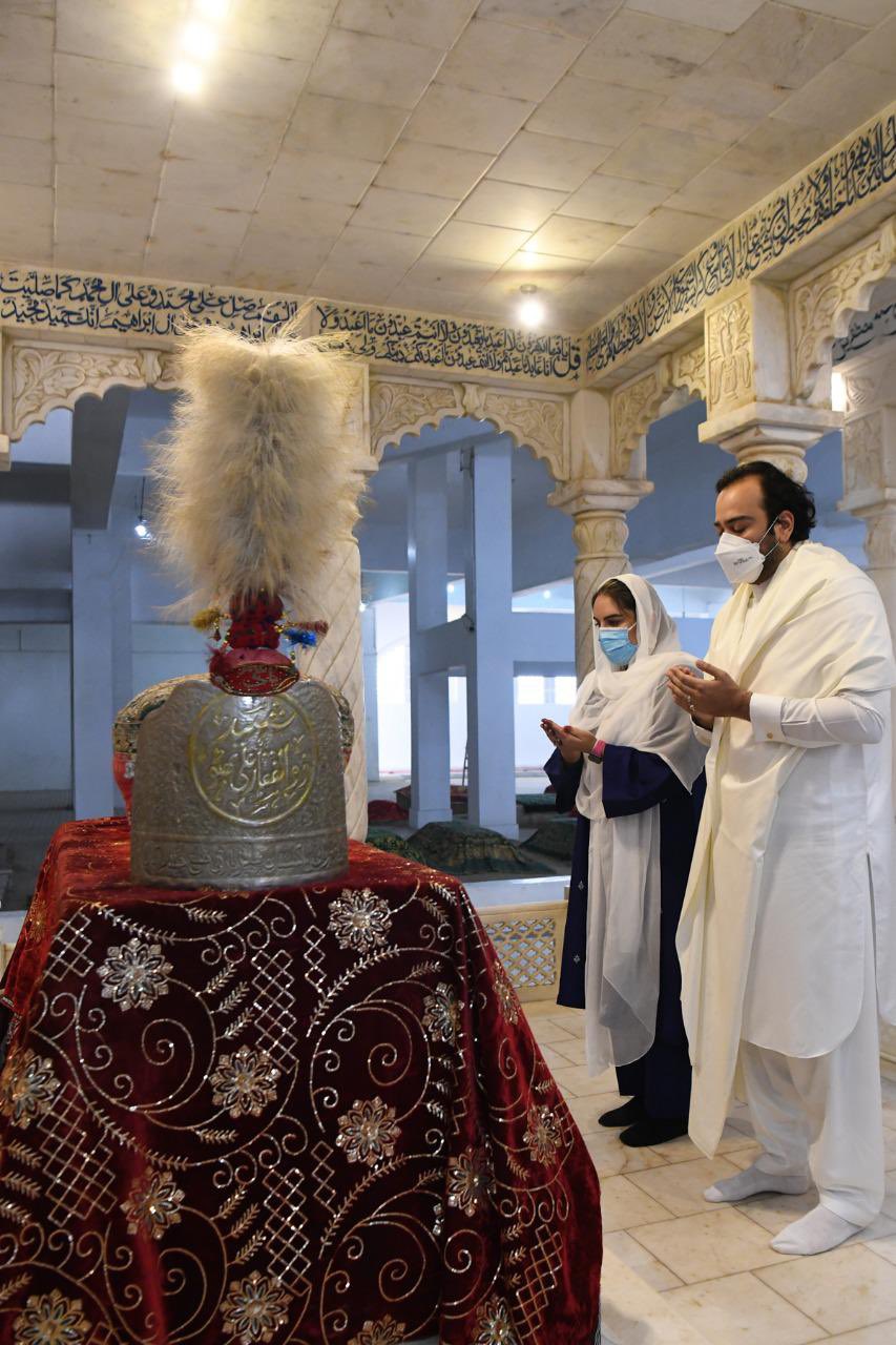 Bakhtawar Bhutto-Zardari drives husband Mahmood Choudhry to Garhi Khuda Baksh