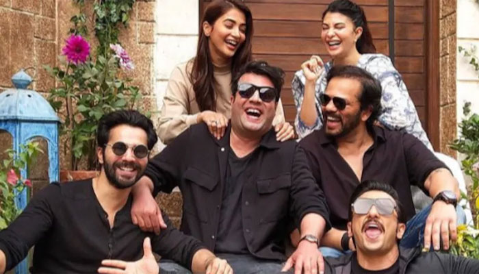 See Ranveer Singh's adorable birthday wish for Varun Sharma on the sets of Cirkus