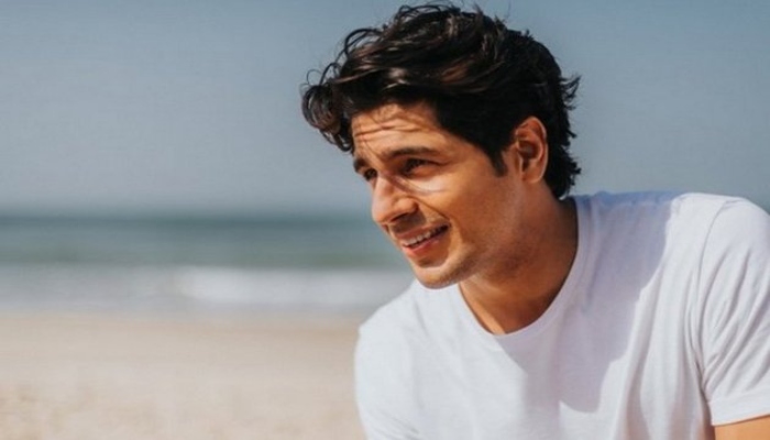 Sidharth Malhotra surprises fans, drops teaser of upcoming music video