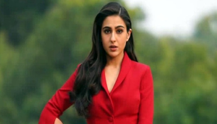 Sara Ali Khan dons the red sizzling look with her girl gang picture