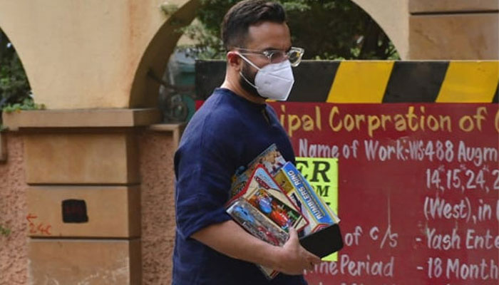 Saif Ali Khan busy collecting toys for baby no.2: See Photo