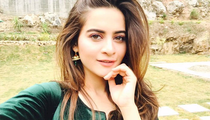 Aiman Khan advices Hira Mani to use less pink makeup, Mawra Hocane to gain weight