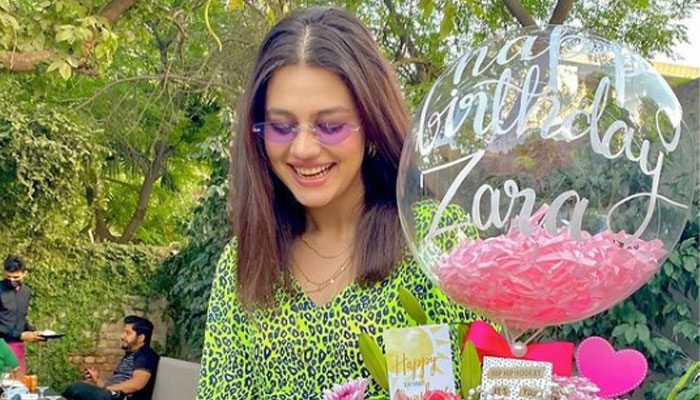 Zara Noor Abbas has 'no regrets' as she cuts her yummy birthday cake: See Photo