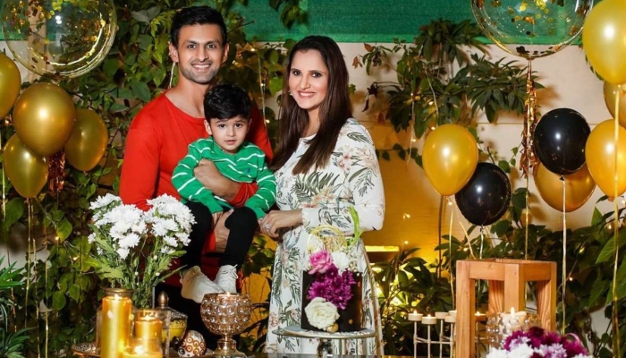 Sania Mirza treats fans with an adorable family picture on Instagram