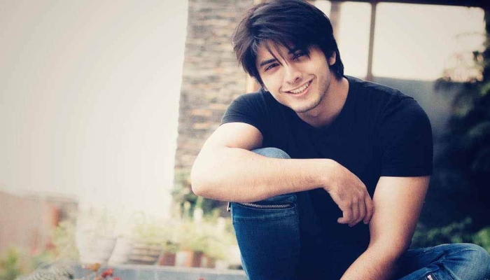 Danyal Zafar’s frightening reaction over a snake wrapped around his neck goes viral on the internet