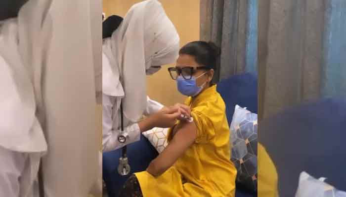 Netizens slams Iffat Omer after getting vaccinated for COVID-19 out of the turn