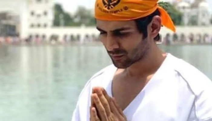 Kartik Aaryan lauds 'humanity' during 